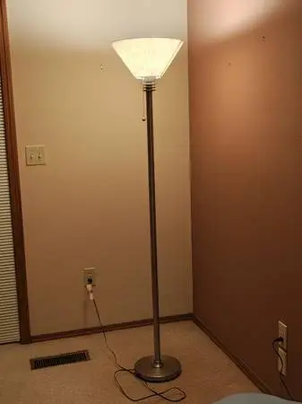 Standing Lamp, nice, v works great, ESTATE