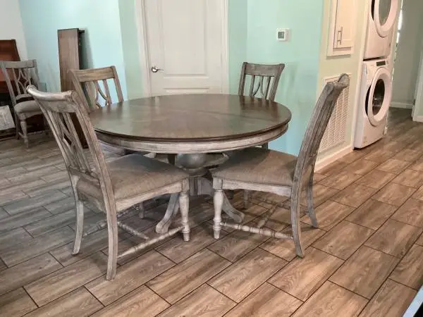 ROUND TABLE/54”   6 CHAIRS AND 18” LEAF