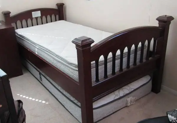 Twin Bed Bombay