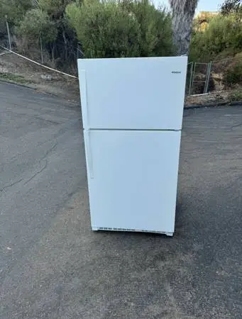 2025 model 21 cubic refrigerator with freezer (free local delivery)