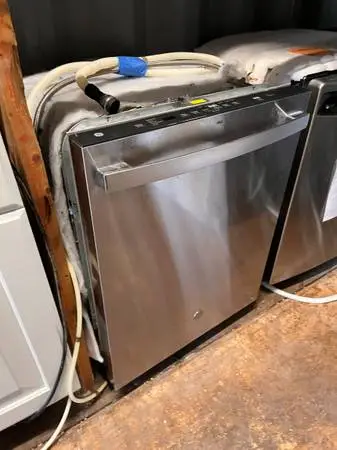 24W SS GE Profile Dishwasher Model #GDT630PYR7FS Used Good Condition