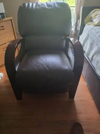 LEATHER RECLINER (faux) like new