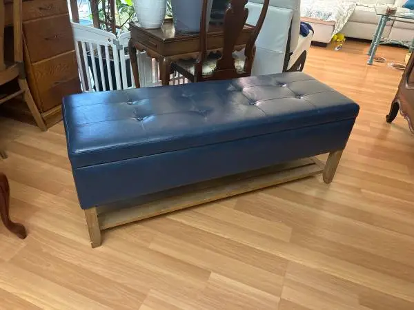 Storage bench looks like leather, beautiful bench