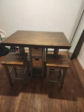 Kitchen Dining Set - Pub Table w/4 Stools