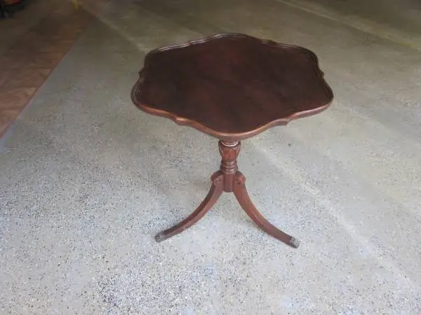 OAK LAMP TABLE