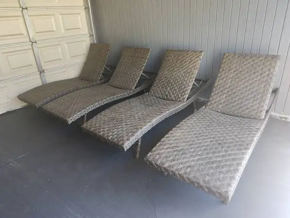 4 Outdoor patio chaise lounging chairs, pool furniture loungers