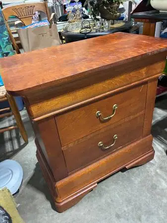 HOOKER FURNITURE LOUIS PHILIPPE STYLE FRENCH CHEST NIGHTSTAND LIKE NEW