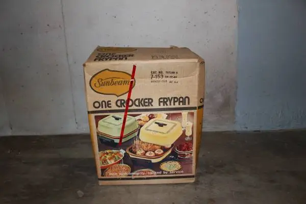 Sunbeam electric frypan with crock