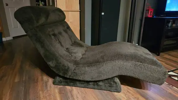 LOUNGE CHAIR - OVERSIZED - IN BROWN VELOUR