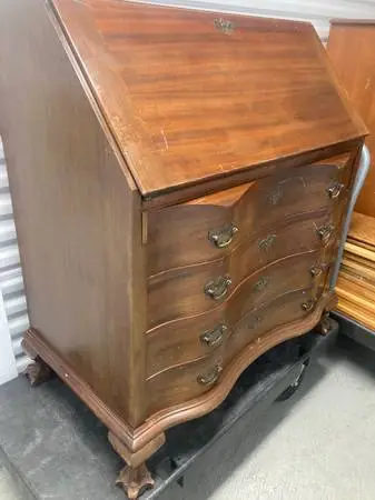 Desk/dresser,vintage solid wood,drop dn door,9 draw,hlp dlvr