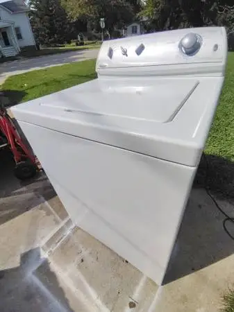 MAYTAG SUPER SIZE CAPACITY WASHER. WORKS LIKE NEW!