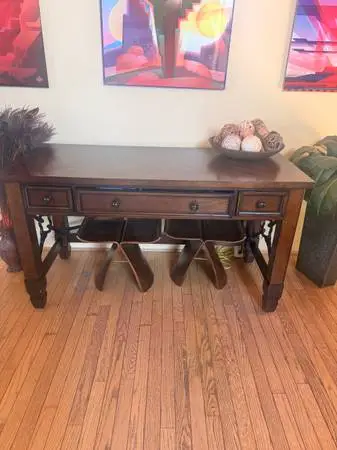 Desk w/ 2 modern stools
