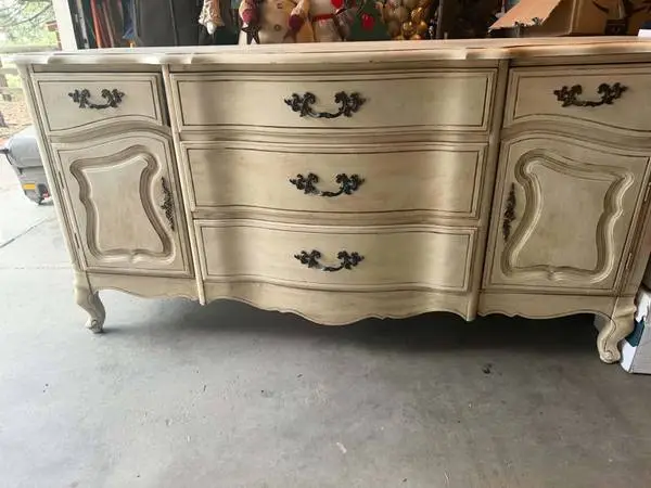 Dresser / Chest of Drawers