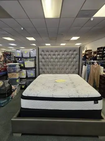 Beautiful Queen Size Bed