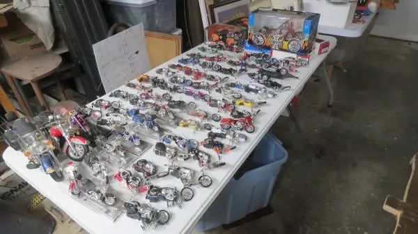 die   case cars & motor cycles 350 of them %80 in box