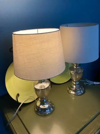2 TABLE LAMPS