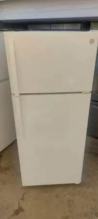 GE Refrigerator Top Freezer