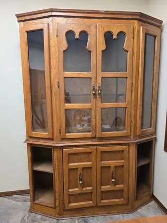 China cabinet / Hutch