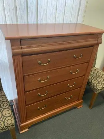 DRESSER