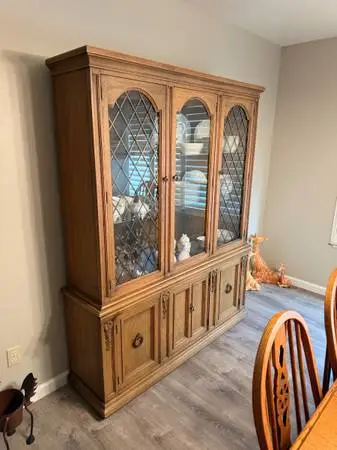 China / Display Hutch