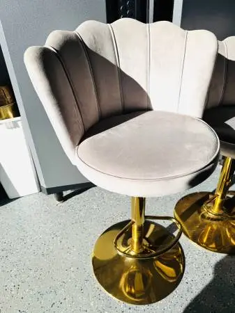 **Set of 4 Elegant Counter/Bar Stools **