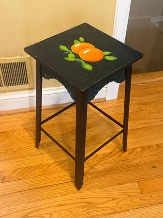 Vintage-Style Hand-Painted Metal Table/ Plant Stand– Three Hands Corp – Fre