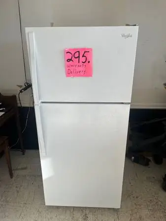 Refrigerator whirlpool 15 ft.³ excellent Warranty delivery call/Text