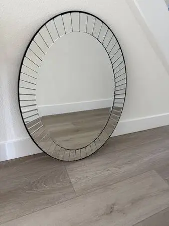 Elegant mirror console with mirror