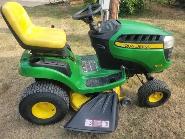 42-in John Deere riding lawn mower D125