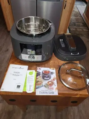 Pampered Chef Deluxe Multi Cooker/Many Accessories