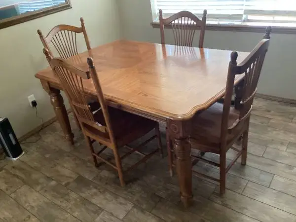 Dining room table with 8 chairs