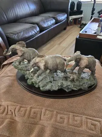 Lenox African Elephant family sculpture (Lenox)