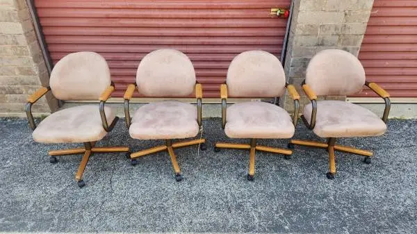 Set of (4) Cushioned Roller Chairs