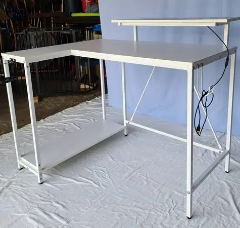 CORNER DESK / WITH LIGHT STRIP