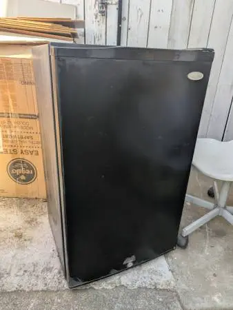 Haier HSL04WNABB 4.0 Cu. Ft. Compact Mini Refrigerator – Black