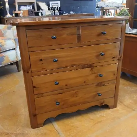 Beautiful Pennsylvania House Solid Wood Dresser