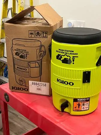 IGLOO Hand Sanitizer/ Cooler