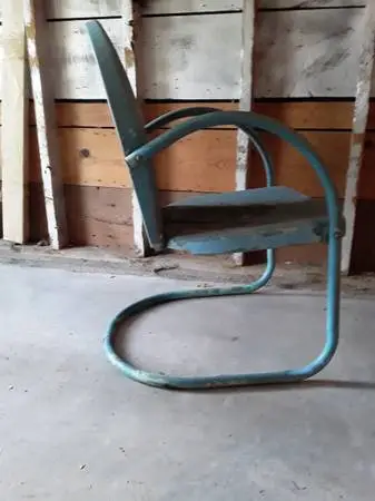 Vintage metal lawn chair