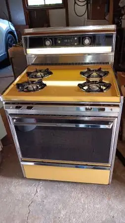 Vintage Harvest Gold Tawny Yellow Tappan 30 IN freestanding Gas Range