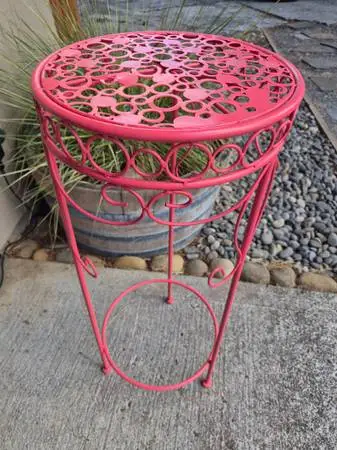 🪴METAL PINK Decorative Outdoor PLANT STAND-Excellent Condition!