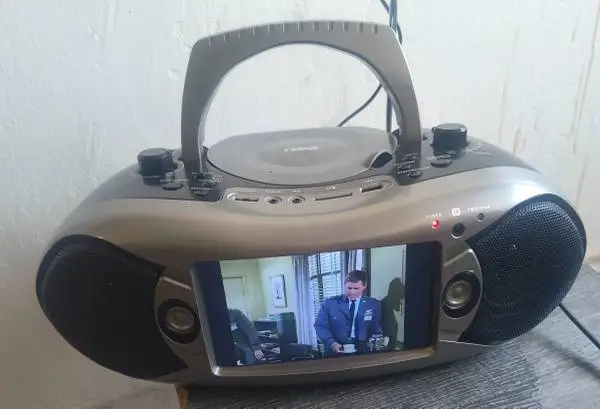 NAXA TV/AM/FM/Bluetooth Auxiliary DVD Portable Player