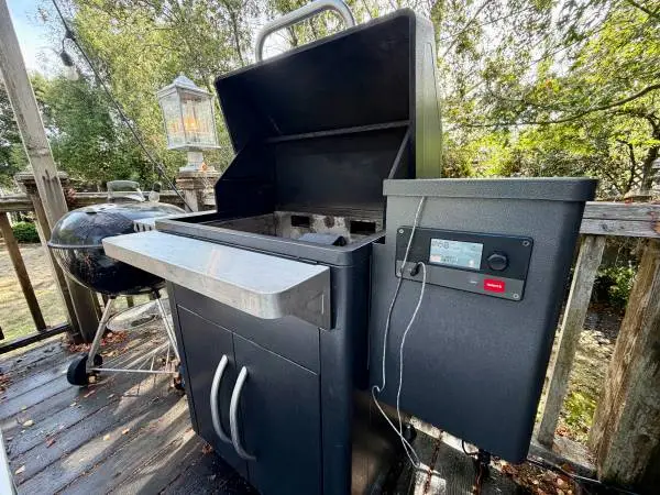 Traeger Silverton pellet smoker