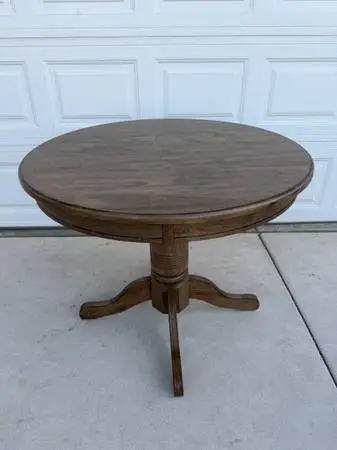 Round Pedestal Table 36”