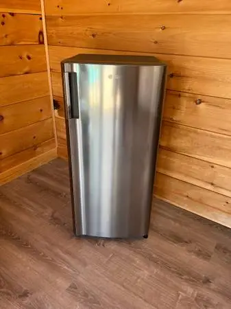 LG 6 cu ft fridge/freezer