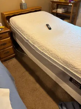 Like New! Twin Beds W/Adjustable Base & Solid Wood Headboard! See Info