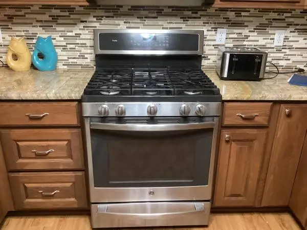 GE PROFILE GAS STOVE