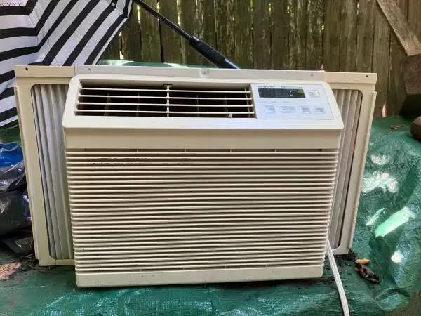 SHARP Window Air Conditioner ~ 5000 BTUs Ice Cold Excellent!