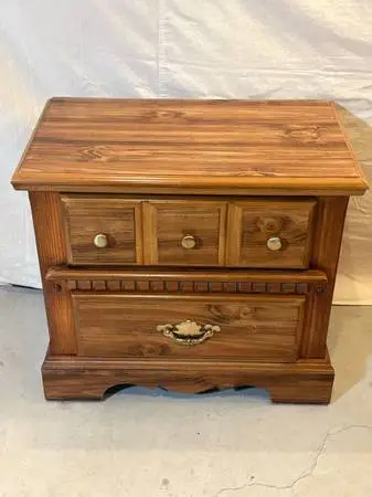 Bassett Nightstand Dresser Bedside End Table w/ 2 Working Drawers