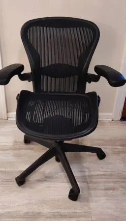 HERMAN MILLER AERON  SIZE  B