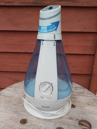 Homedics ultrasonicwhole room humidifier. 1 gallon. With box.